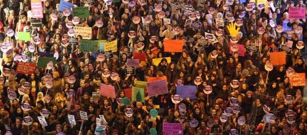 Taksim - 25 Kasım Kadına Yönelik Şiddete Karşı Uluslararası Dayanışma ve Mücadele Günü Taksim - 25 Kasım Kadına Yönelik Şiddete Karşı Uluslararası Dayanışma ve Mücadele Günü - Sputnik Türkiye