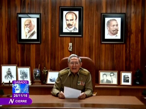 Fidel Castro'nun kardeşi Küba'nın mevcut devlet başkanı Raul Castro, 'Comandante'nin öldüğünü açıklarken - Sputnik Türkiye