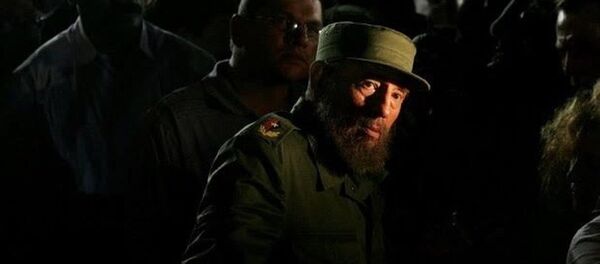 Hukuki yolla mücadele mümkün olmayınca Castro, gerilla faaliyetlerine girişti. “Haraket” adında bir örgüt kuran Castro, 1953’te Moncada askeri kışlasına saldırı düzenledi. Amaçları, o bölgedeki yoksul şekerkamışı işçileri arasında isyan teşvik etmek ve bunu daha sonra ülkenin diğer bölgelerine yaymaktı. Hukuki yolla mücadele mümkün olmayınca Castro, gerilla faaliyetlerine girişti. “Haraket” adında bir örgüt kuran Castro, 1953’te Moncada askeri kışlasına saldırı düzenledi. Amaçları, o bölgedeki yoksul şekerkamışı işçileri arasında isyan teşvik etmek ve bunu daha sonra ülkenin diğer bölgelerine yaymaktı. - Sputnik Türkiye