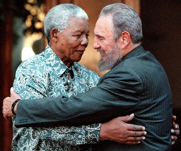 Castro ve Nelson Mandela - Sputnik Türkiye