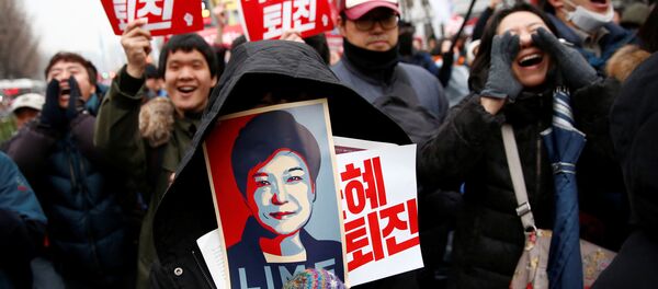 Devlet Başkanı Park'ın istifasını isteyen eylemciler-Seul Devlet Başkanı Park'ın istifasını isteyen eylemciler-Seul - Sputnik Türkiye