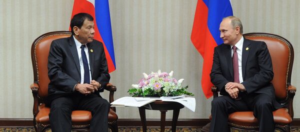 Rodrigo Duterte ve Wladimir Putin, APEC Zirvesi'nde görüştü - Sputnik Türkiye
