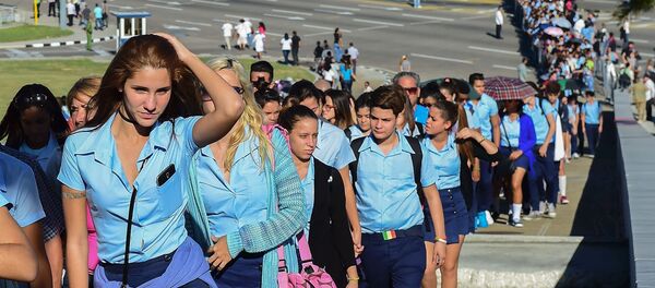 Castro'yu anmak için bugün ve yarın boyunca Devrim Meydanı'na binlerce kişi akın ediyor - Sputnik Türkiye