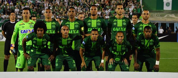 Brazil's Chapecoense players pose for pictures during their 2016 Copa Sudamericana semifinal second leg football match against Argentina's San Lorenzo held at Arena Conda stadium, in Chapeco, Brazil, on November 23, 2016. - Sputnik Türkiye