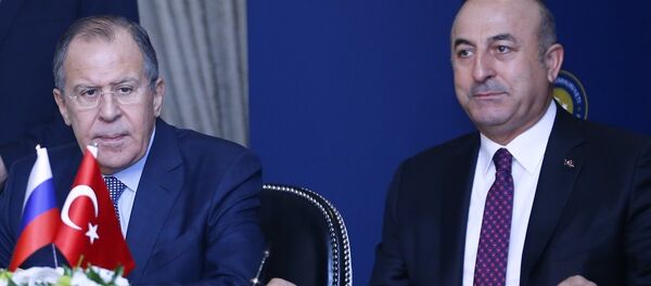 Dışişleri Bakanı Mevlüt Çavuşoğlu (sağda) ve Rus mevkidaşı Sergey Lavrov (solda), Türkiye-Rusya Ortak Stratejik Planlama Grubu Beşinci Toplantısı'nın ardından ortak basın toplantısı düzenledi. - Sputnik Türkiye