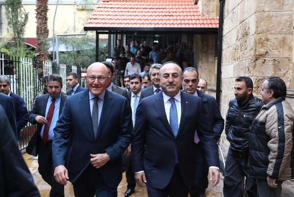 Atlıoğlu, Çavuşoğlu'nun Lübnan Başbakanı ile Cuma namazına gitmesinin, 18 ayrı mezhebin bulunduğu Lübnan iç siyasetinde bir kesime destek şeklinde algılanabileceğini söyledi. - Sputnik Türkiye