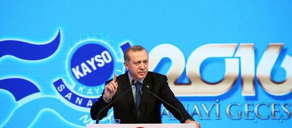 Cumhurbaşkanı Recep Tayyip Erdoğan, Kayseri Sanayi Odası'nın Ödül Töreni'nde bir kez daha kürsüye çıktı - Sputnik Türkiye