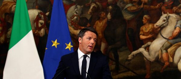 İalya Başbakanı Matteo Renzi, başbakanlık sarayı Chigi'de düzenlediği basın toplantısında istifa edeceğini duyurdu - Sputnik Türkiye