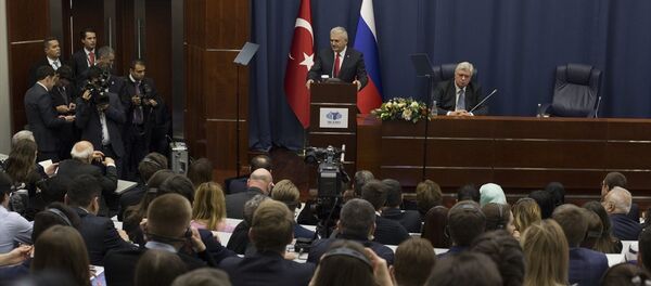 Başbakan Binali Yıldırım, Rusya'da Devlet Diploması Enstitüsü'nde konuştu. - Sputnik Türkiye