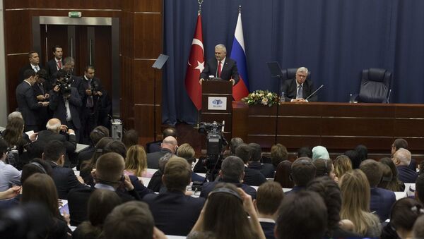 Başbakan Binali Yıldırım, Rusya'da Devlet Diploması Enstitüsü'nde konuştu. - Sputnik Türkiye