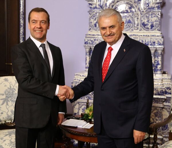 Başbakan Binali Yıldırım, Rusya'ya gerçekleştirdiği resmi ziyaret kapsamında mevkidaşı Dmitriy Medvedev ile bir araya geldi. - Sputnik Türkiye