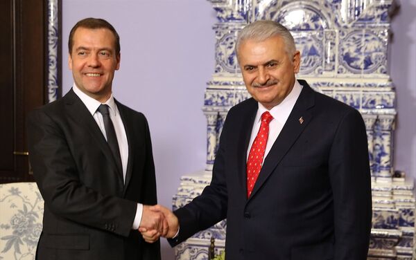 Başbakan Binali Yıldırım, Rusya'ya gerçekleştirdiği resmi ziyaret kapsamında mevkidaşı Dmitriy Medvedev ile bir araya geldi. - Sputnik Türkiye