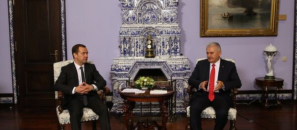 Başbakan Binali Yıldırım, Rusya'ya gerçekleştirdiği resmi ziyaret kapsamında mevkidaşı Dmitriy Medvedev ile bir araya geldi. - Sputnik Türkiye