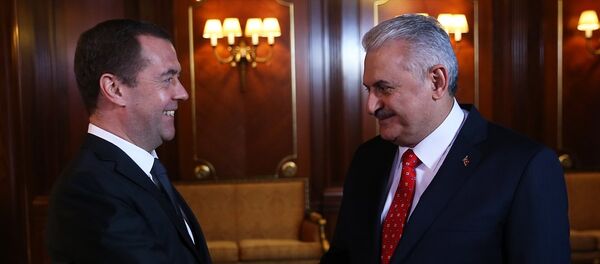 Başbakan Binali Yıldırım, Rusya'ya gerçekleştirdiği resmi ziyaret kapsamında mevkidaşı Dmitriy Medvedev ile bir araya geldi. - Sputnik Türkiye