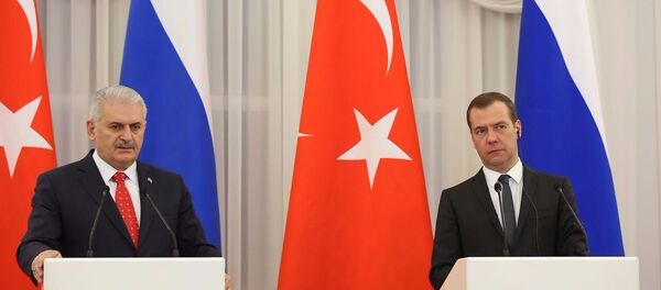 Yıldırım ve Medvedev, ortak basın toplantısında açıklamalarda bulundu Yıldırım ve Medvedev, ortak basın toplantısında açıklamalarda bulundu - Sputnik Türkiye
