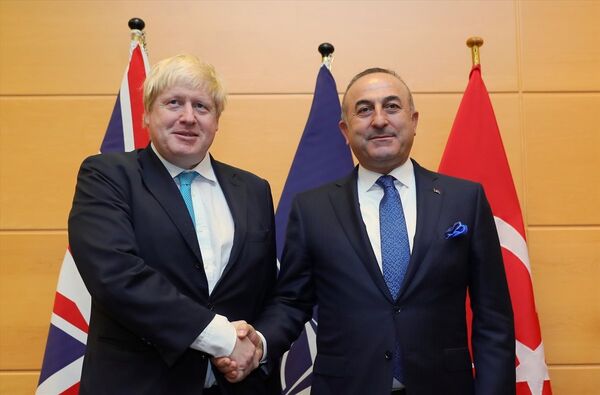 NATO - AB Dışişleri Bakanları toplantısında Dışişleri Bakanı Mevlüt Çavuşoğlu, İngiliz mevkidaşı Boris Johnson ile de görüştü - Sputnik Türkiye