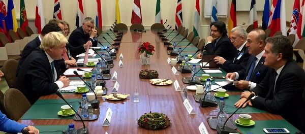 Dışişleri Bakanı Mevlüt Çavuşoğlu ve İngiliz mevkidaşı Boris Johnson - Sputnik Türkiye