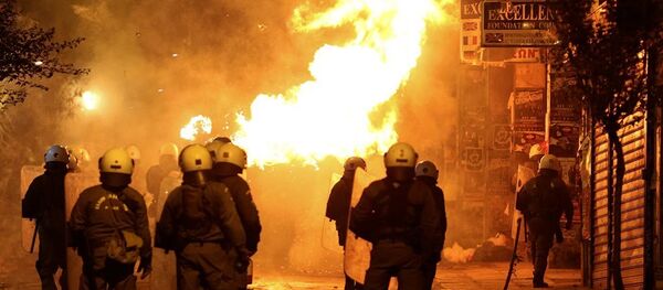 Atina'da polisle eylemciler arasında çatışma - Sputnik Türkiye
