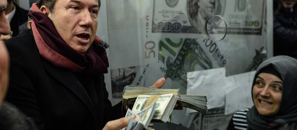 Tanju Çolak, 'dolar bozdurma' furyasına katıldı - Sputnik Türkiye