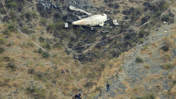 Pakistan Uluslararası Havayolları'na ait bir uçak Abbottabat kenti yakınlarında düştü - Sputnik Türkiye