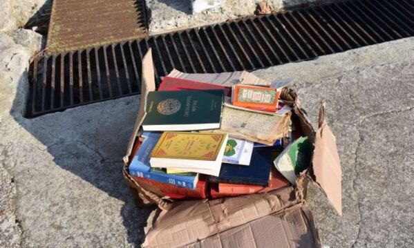 Tekirdağ'da yüzlerce dini kitap sahile vurdu - Sputnik Türkiye