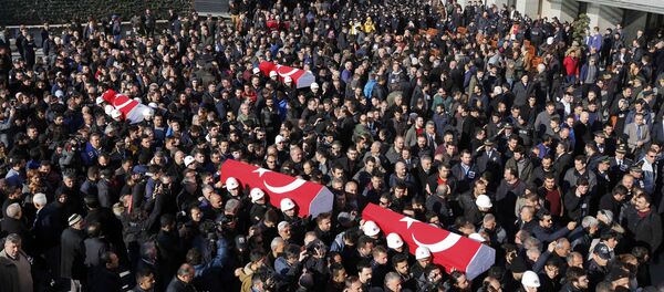 Beşiktaş saldırısında yaşamını yitiren polislerin cenaze töreni - Sputnik Türkiye