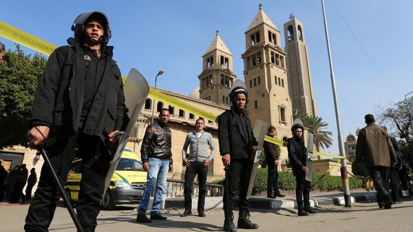 Kıptilere ait katedraldeki patlamanın ardından Kahire'de gösteriler düzenlendi. - Sputnik Türkiye