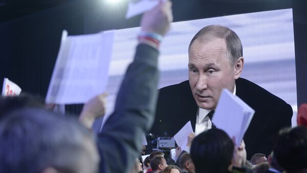 Rusya Devlet Başkanı Vladimir Putin'in 2015'teki büyük basın toplantısından bir kare - Sputnik Türkiye