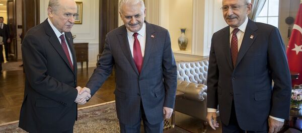 Başbakan Binali Yıldırım, CHP Genel Başkanı Kemal Kılıçdaroğlu ve MHP Genel Başkanı Devlet Bahçeli ile bir araya geldi. - Sputnik Türkiye