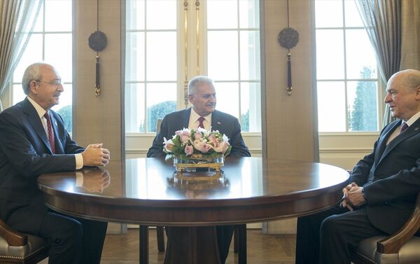 Başbakan Binali Yıldırım, CHP Genel Başkanı Kemal Kılıçdaroğlu ve MHP Genel Başkanı Devlet Bahçeli ile bir araya geldi. - Sputnik Türkiye