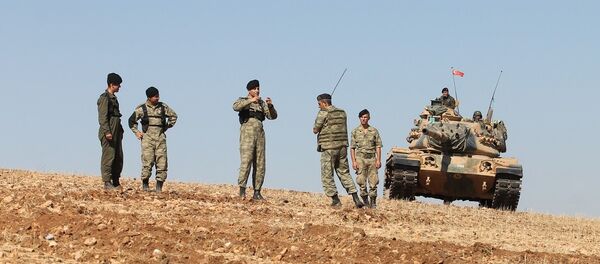 Suriye'de El Bab ve Menbiç arasında araştırma yapan Türk askerleri - Sputnik Türkiye
