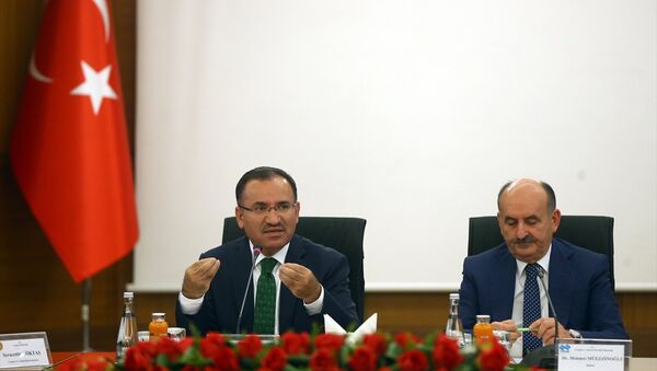 Çalışma ve Sosyal Güvenlik Bakanı Mehmet Müezzinoğlu ile Adalet Bakanı Bekir Bozdağ başkanlığında Üçlü Danışma Kurulu'nun 3. toplantısı gerçekleştirildi. - Sputnik Türkiye