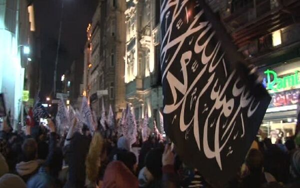Hizb-ut Tahrir üyeleri İstiklal Caddesi'nde Rusya Başkonsolosluğu'nda eylem yaptı - Sputnik Türkiye
