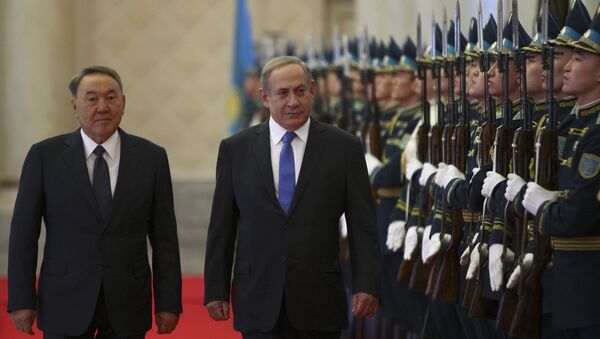 İsrail Başbakanı Benyamin Netanyahu ve Kazakistan Devlet Başkanı Nursultan Nazarbayev - Sputnik Türkiye