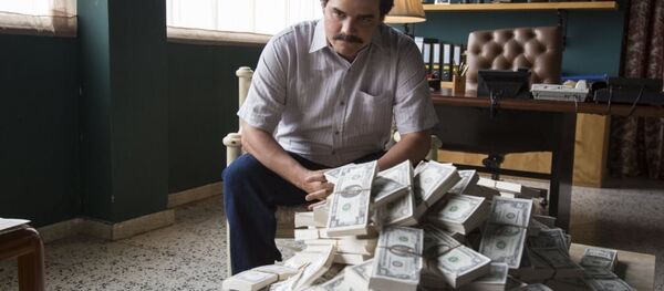 Kolombiyalı uyuşturucu kaçakçısı Pablo Escobar'ı konu alan Narcos dizisi - Sputnik Türkiye
