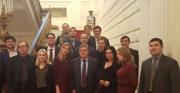 Türkiye’nin Moskova Büyükelçisi Hüseyin Diriöz, Rus basının temsilcilerini kendi rezidansında ağırladı. - Sputnik Türkiye