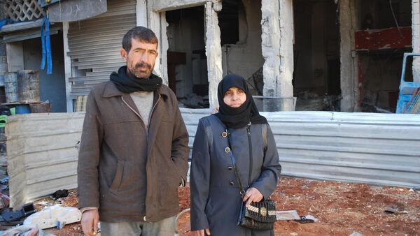 Halep'te radikal teröristlerin kendilerine yaptıklarını anlatan Suriyeli çift - Sputnik Türkiye