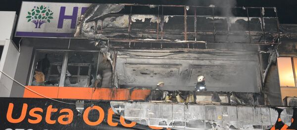 Bursa'da HDP Yıldırım İlçe Başkanlığı'nın binası ateşe verildi - Sputnik Türkiye