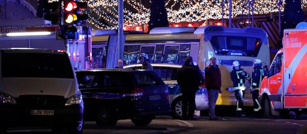 Berlin'de tır Noel pazarına girdi - Sputnik Türkiye