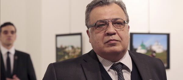 Rusya'nın Ankara Büyükelçisi Andrey Karlov, 19 Aralık 2016'ta Ankara'da uğradığı suikast sonucu hayatını kaybetti. - Sputnik Türkiye