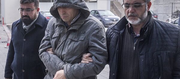 FETÖ/PDY soruşturmasında, Konya merkezli 30 ilde, örgütün Hava Kuvvetleri Komutanlığı’na yerleştirdiği askeri personelin ‘mahrem abileri’ oldukları öne sürülen 120 kişi hakkında gözaltı kararı verildi. - Sputnik Türkiye