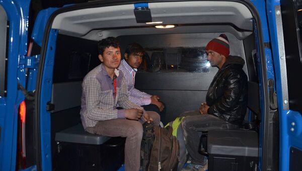 Yasa dışı yollardan Almanya'ya gitmek isteyen 3 Afgan, Tekirdağ'ın Hayrabolu ilçesine bırakıldı. - Sputnik Türkiye