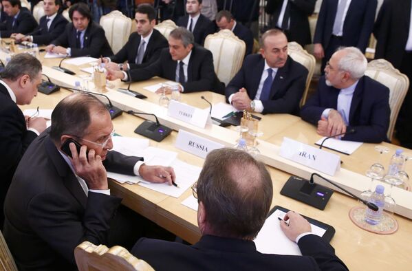 Rusya Dışişleri Bakanı Sergey Lavrov, İran Dışişleri Bakanı Cevad Zarif ve Dışişleri Bakanı Mevlüt Çavuşoğlu - Sputnik Türkiye