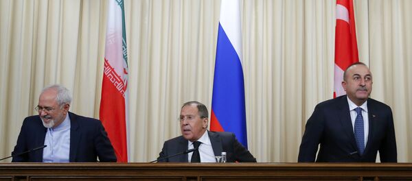 Dışişleri Bakanı Mevlüt Çavuşoğlu, İran Dışişleri Bakanı Muhammed Cevad Zarif ve Rusya Dışişleri Bakanı Sergey Lavrov - Sputnik Türkiye