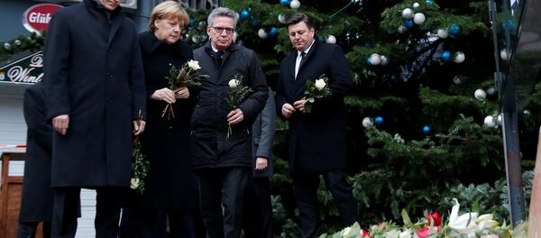 Merkel, Berlin'deki saldırı yerine beyaz gül bıraktı - Sputnik Türkiye