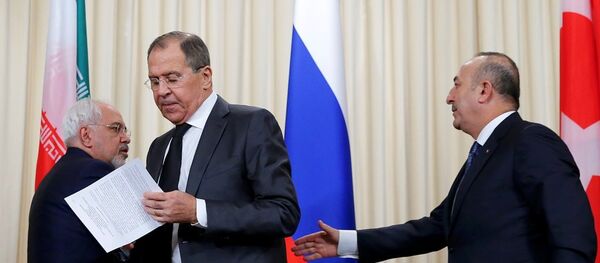 Rusya Dışişleri Bakanı Sergey Lavrov, Türkiye Dışişleri Bakanı Mevlüt Çavuşoğlu, İran Dışişleri Bakanı Cevad Zarif - Sputnik Türkiye