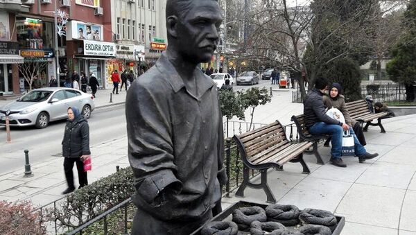 Çorlu'da simitçi heykeli - Sputnik Türkiye