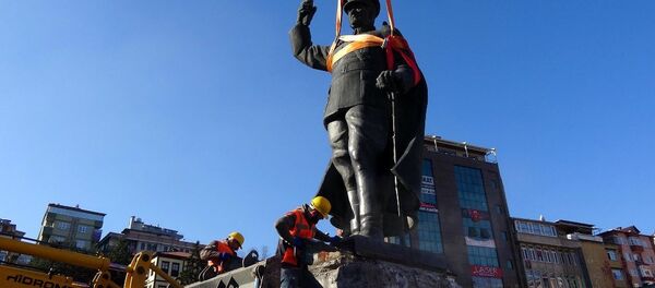 Rize'de Atatürk anıtının kaldırılması - Sputnik Türkiye