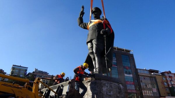 Rize'de Atatürk anıtının kaldırılması - Sputnik Türkiye