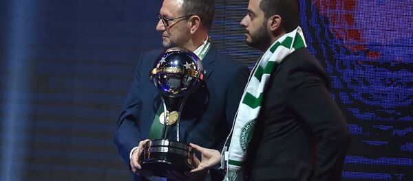 Chapecoense takımının yeni başkanı Plinio David de Nes Filho, 2016 Sudamericana Kupası'nı kabul etti - Sputnik Türkiye